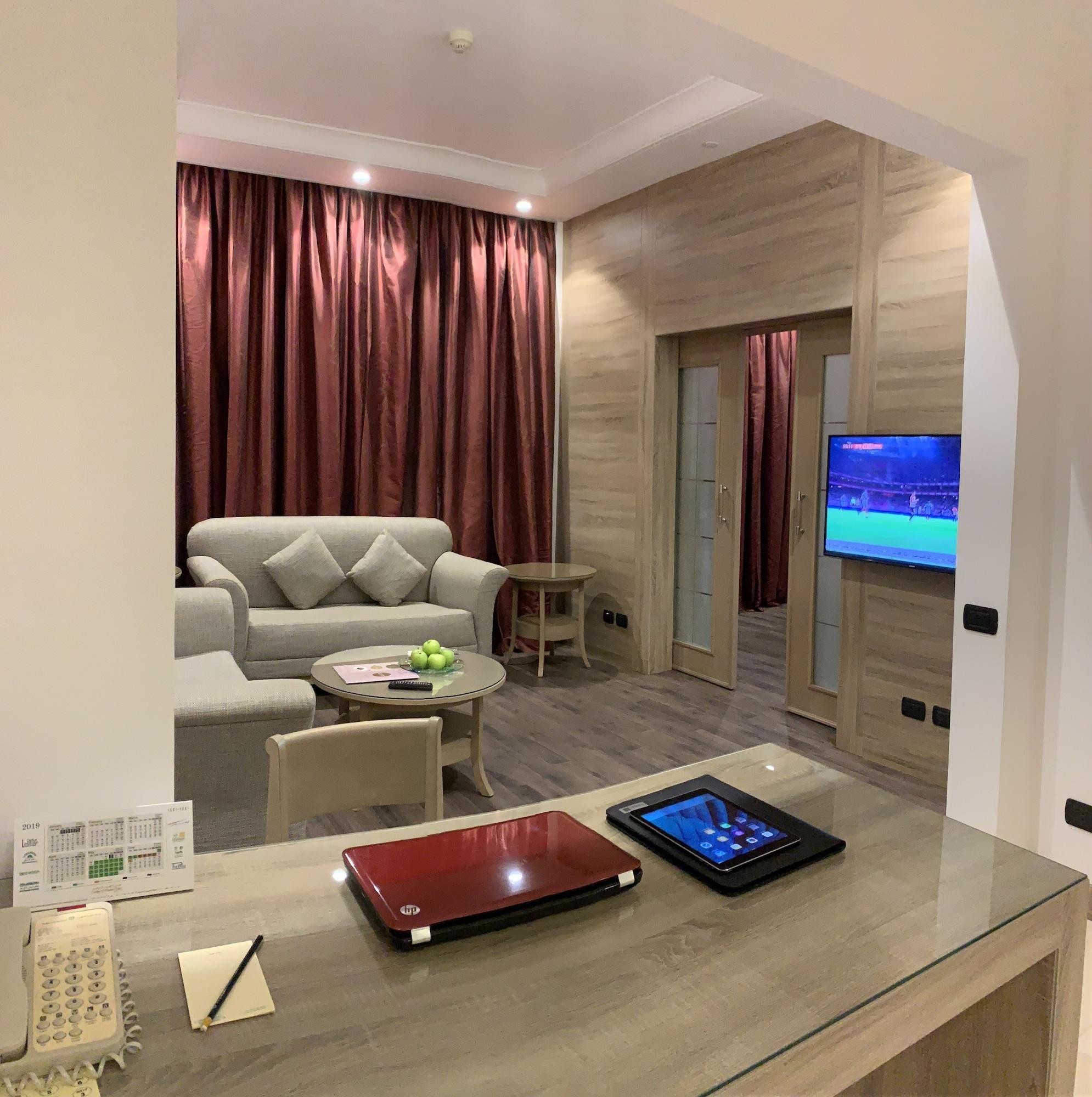 Carlton Al Moaibed Hotel Dammam Exteriér fotografie A suite at the hotel