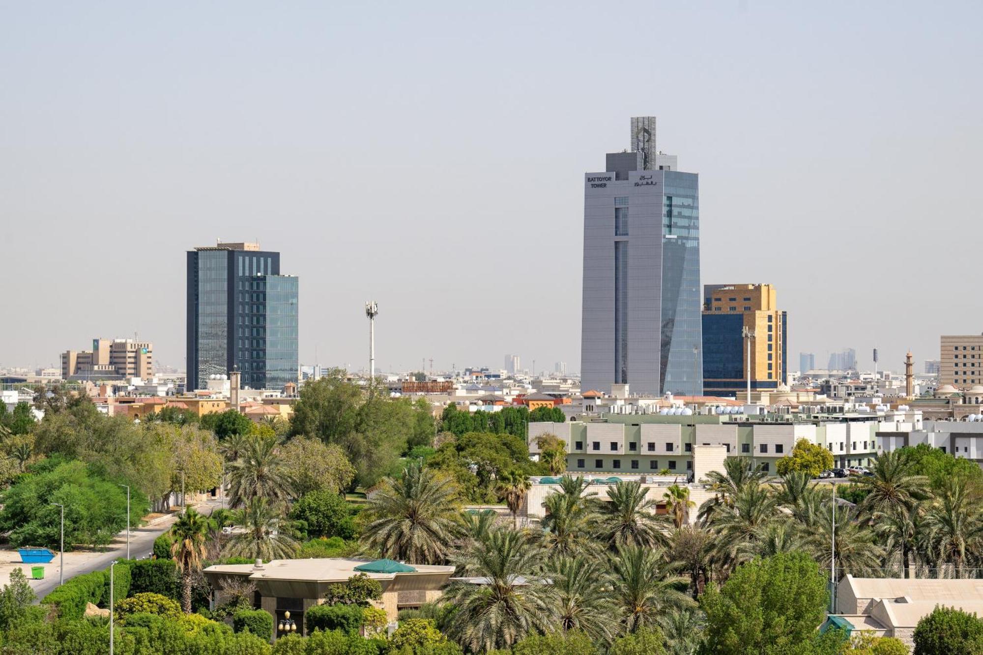 Carlton Al Moaibed Hotel Dammam Exteriér fotografie Riyadh skyline