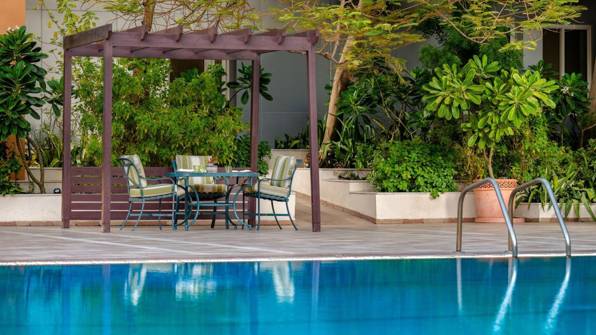 Carlton Al Moaibed Hotel Dammam Exteriér fotografie The swimming pool at the hotel