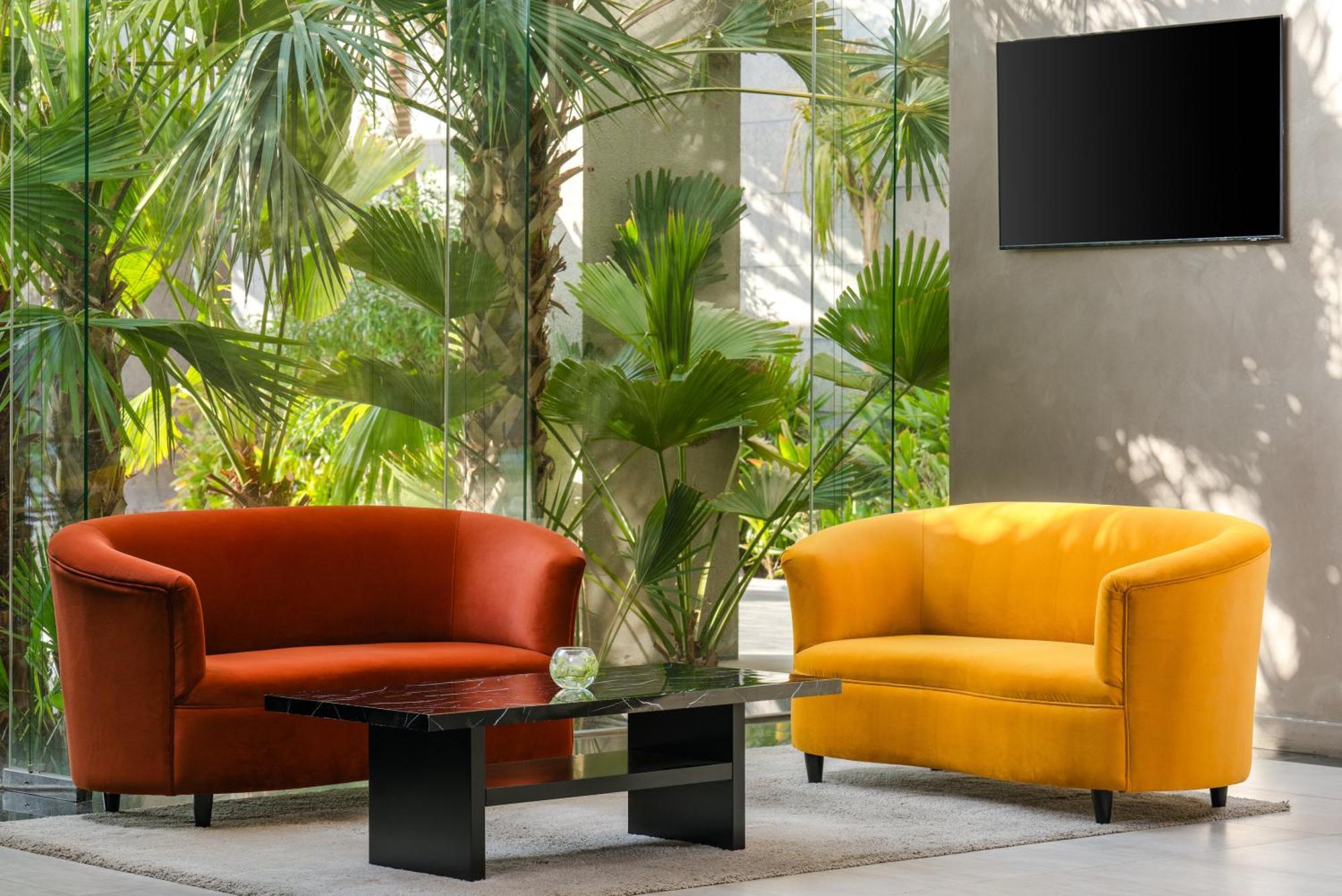 Carlton Al Moaibed Hotel Dammam Exteriér fotografie A set of sofas