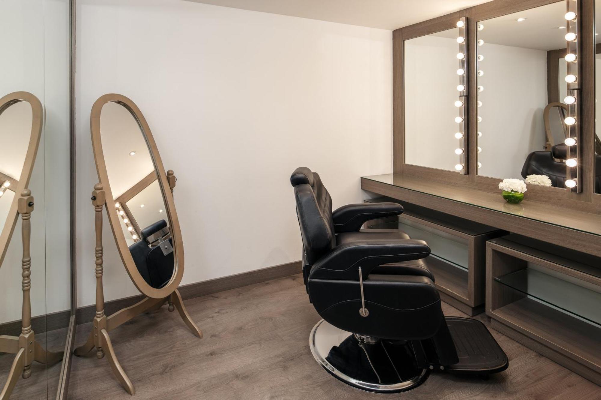 Carlton Al Moaibed Hotel Dammam Exteriér fotografie The salon's interior