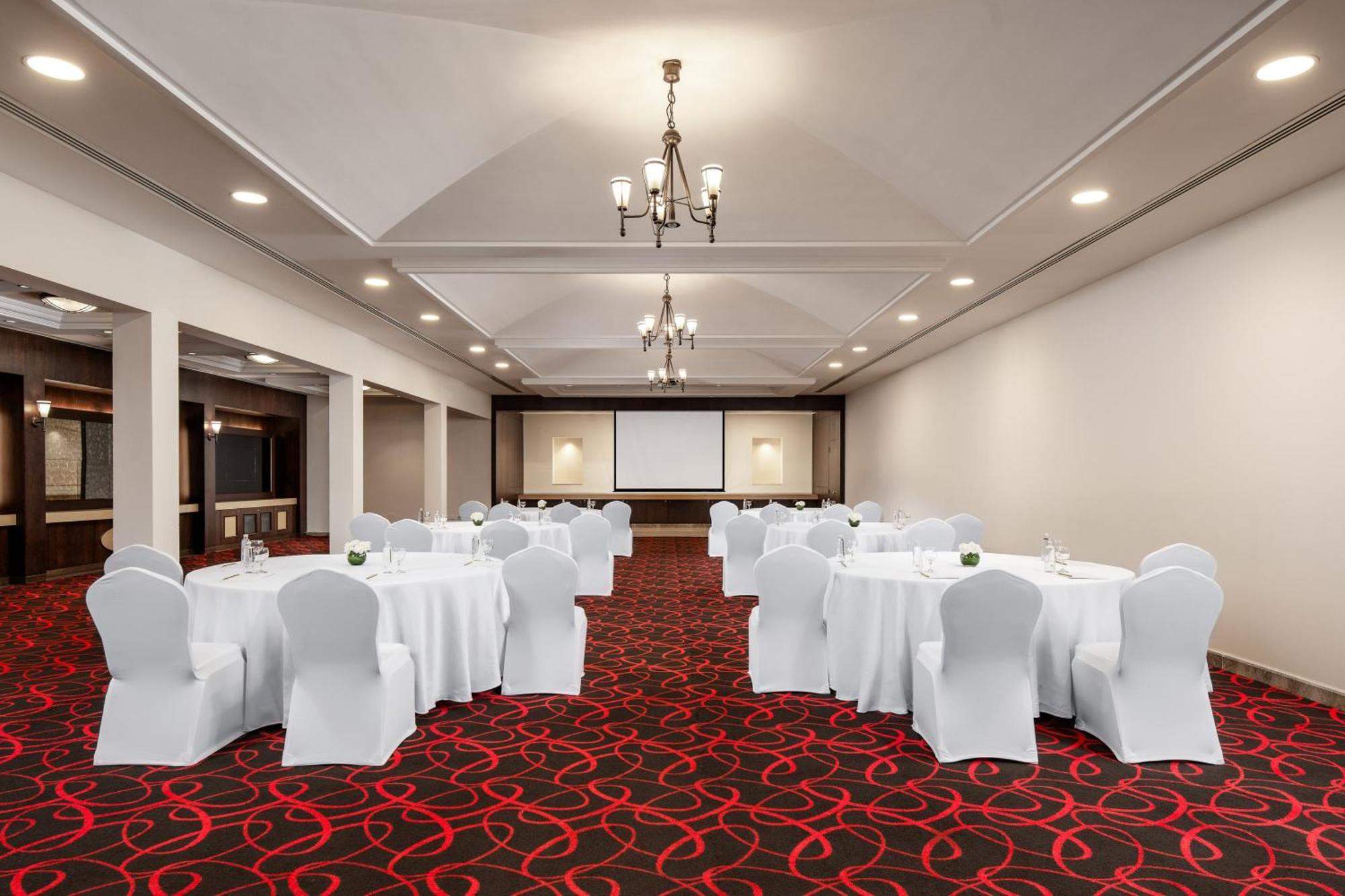 Carlton Al Moaibed Hotel Dammam Exteriér fotografie The ballroom at the hotel