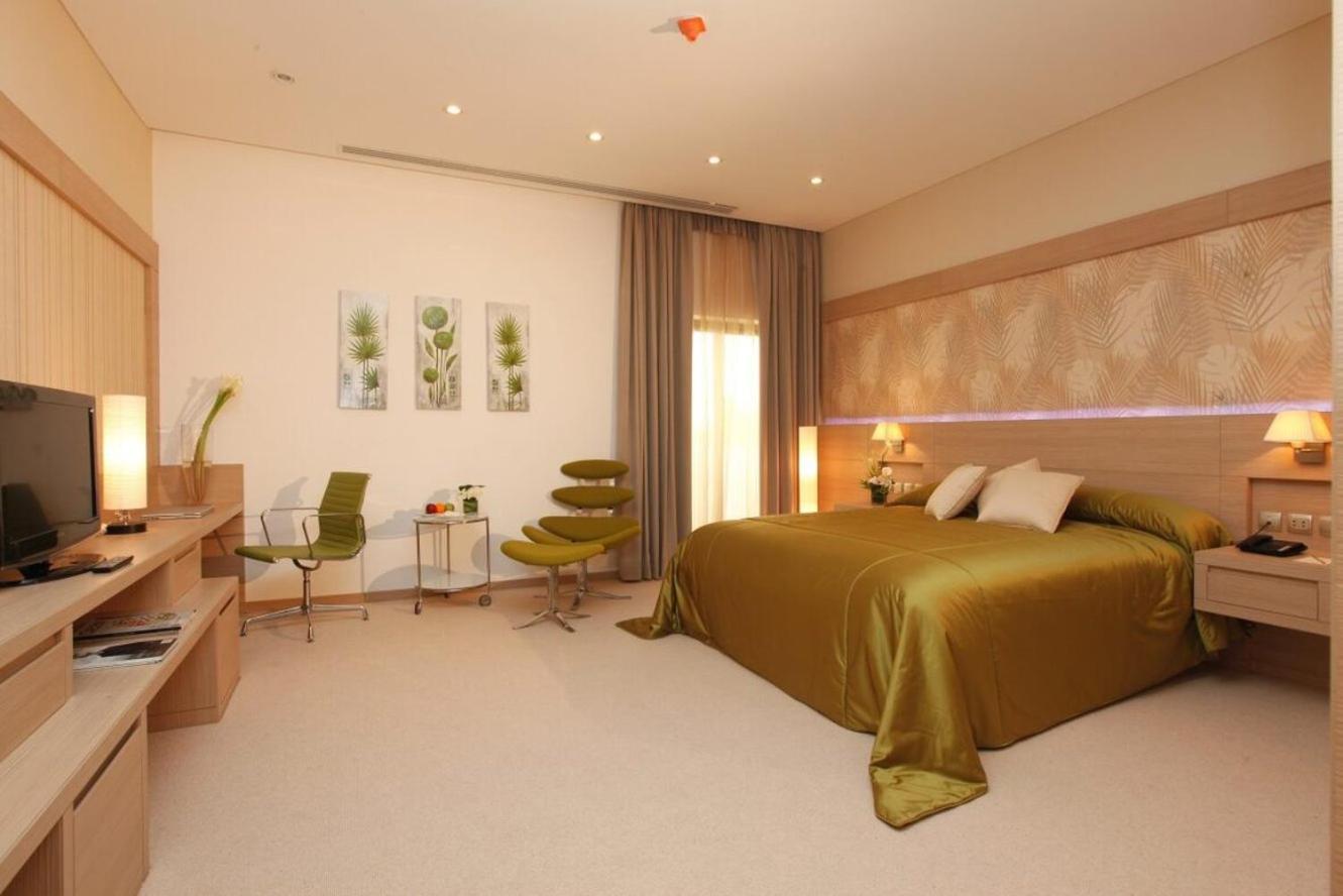 Carlton Al Moaibed Hotel Dammam Exteriér fotografie A room at the hotel