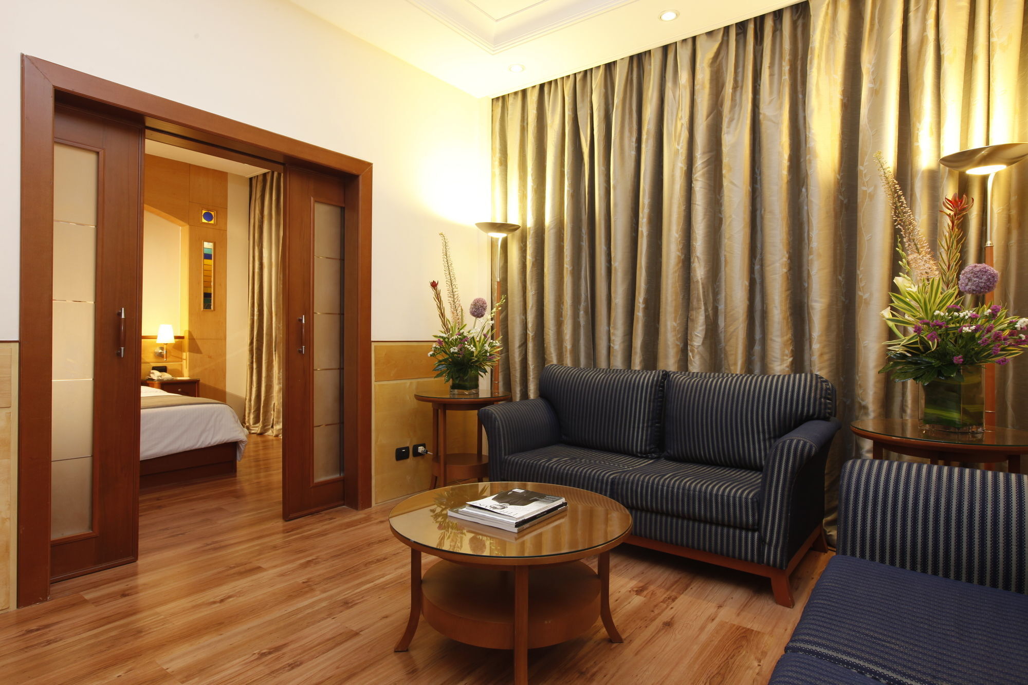 Carlton Al Moaibed Hotel Dammam Exteriér fotografie A suite at the hotel